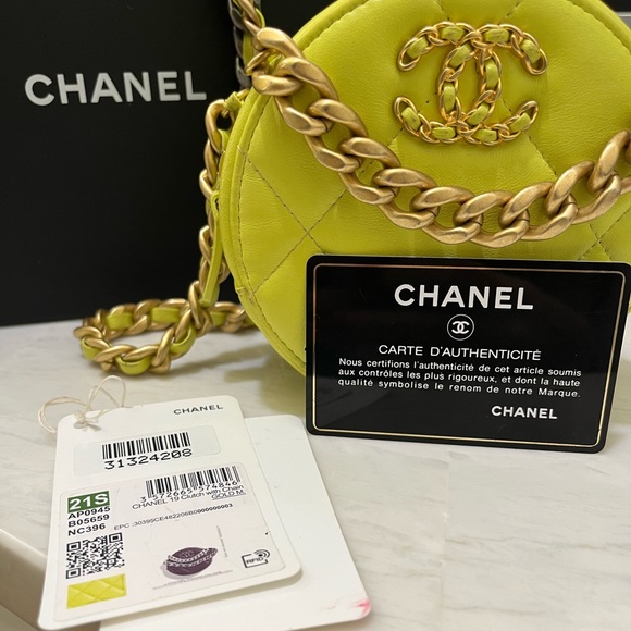 Chanel Round 19 Clutch - Picture 4 of 6